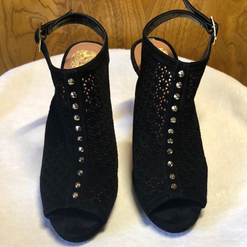 VINCE CAMUTO Black Suede Cut Out Booties  7M